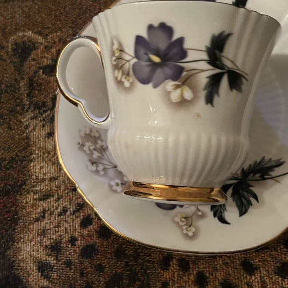 SELLING VINTAGE TEA CUP & SAUCER FLORAL COLOR NO CRACKS Or STAINS PRE- OWNED - Picture 5 of 11